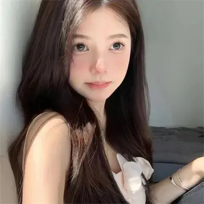 她的微笑像颗糖